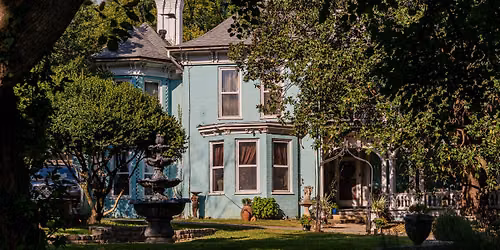 Cozy Victorian Christmas Mini Sessions